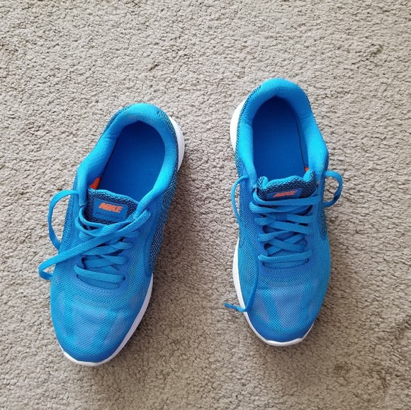 Nike Shoes - Picture 4 of 7